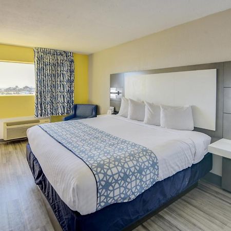 Emerald Coast Inn & Suites Fort Walton Beach Exterior photo