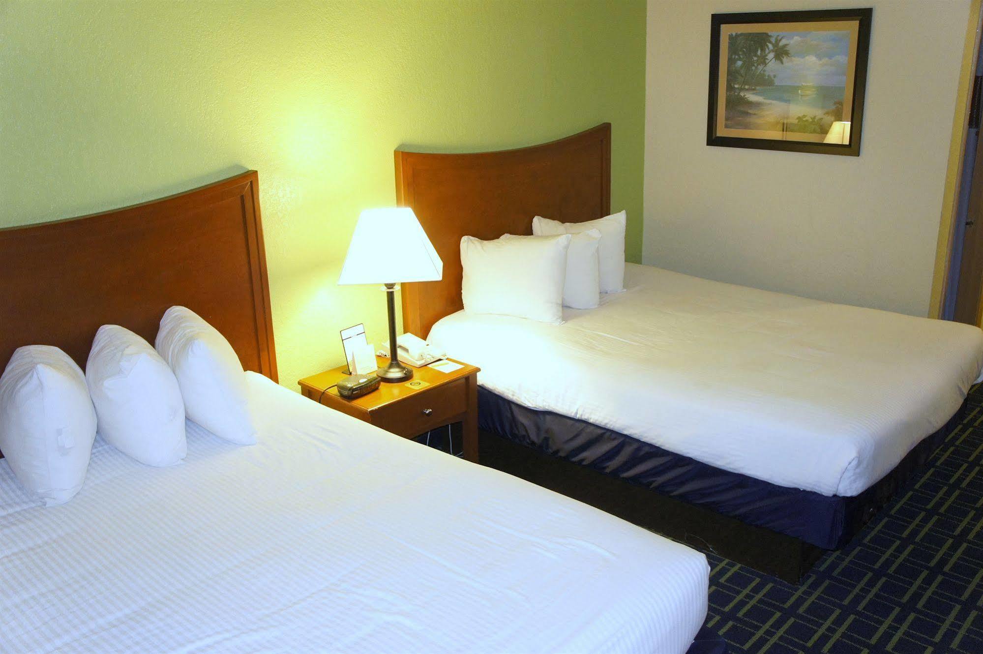 Emerald Coast Inn & Suites Fort Walton Beach Exterior photo