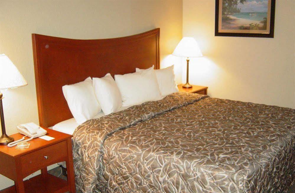 Emerald Coast Inn & Suites Fort Walton Beach Exterior photo